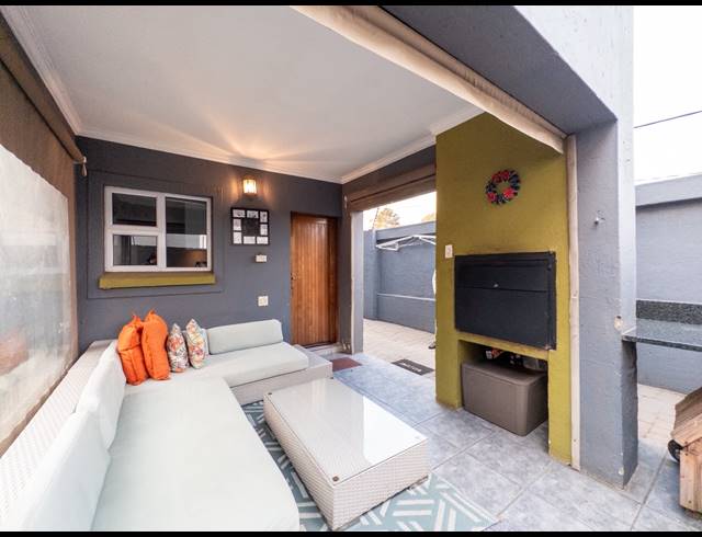 3 BEDROOM TOWNHOUSE FOR SALE IN SONNEVELD